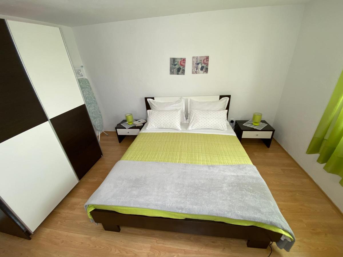 Apartment Carmen Трогір Екстер'єр фото