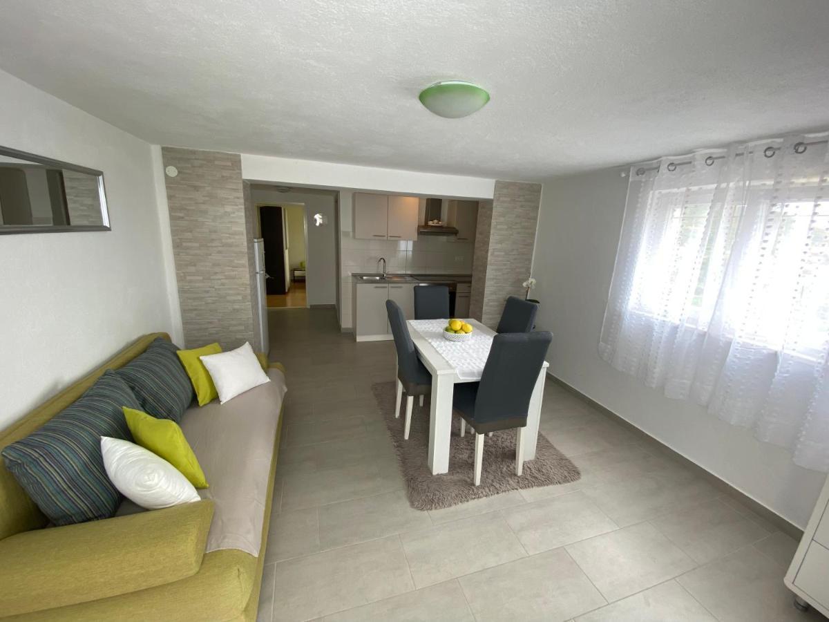 Apartment Carmen Трогір Екстер'єр фото