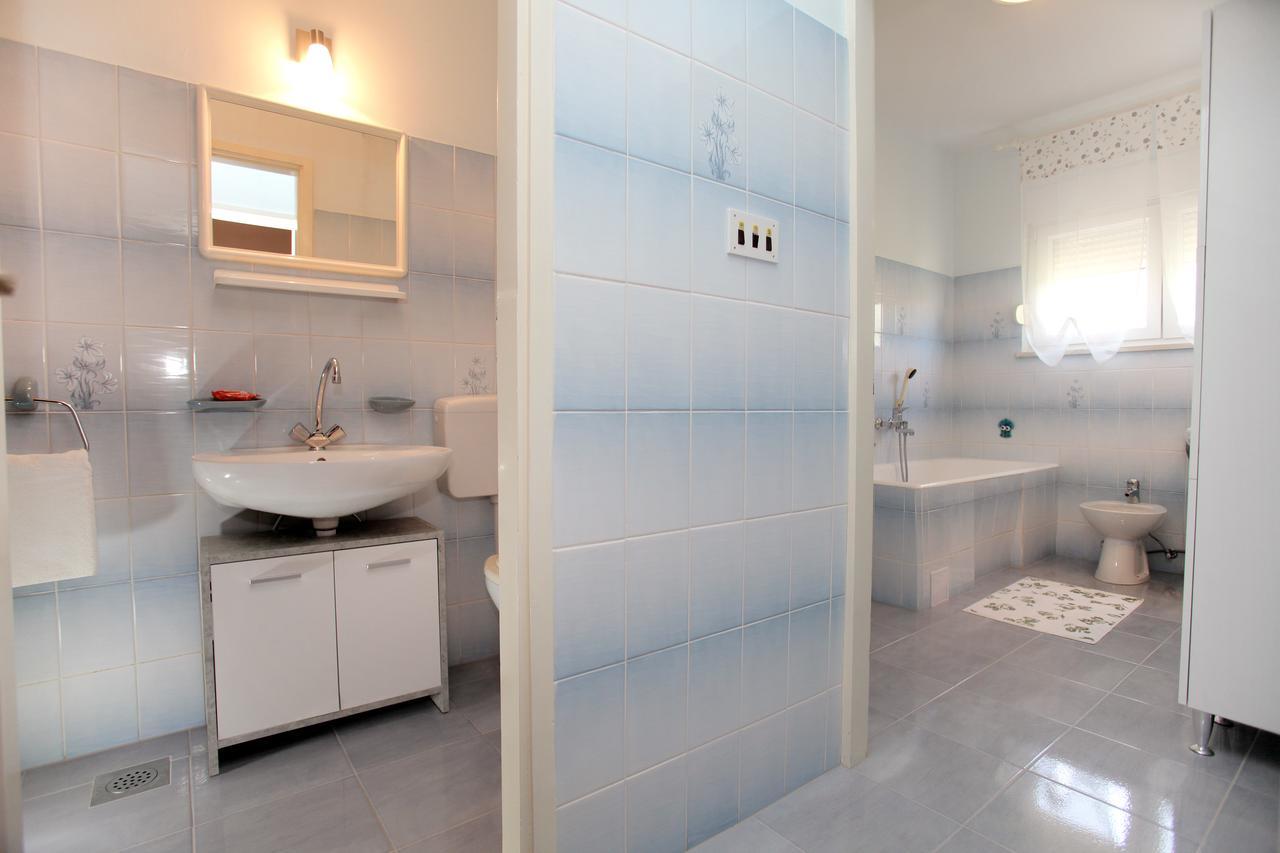 Apartment Carmen Трогір Екстер'єр фото
